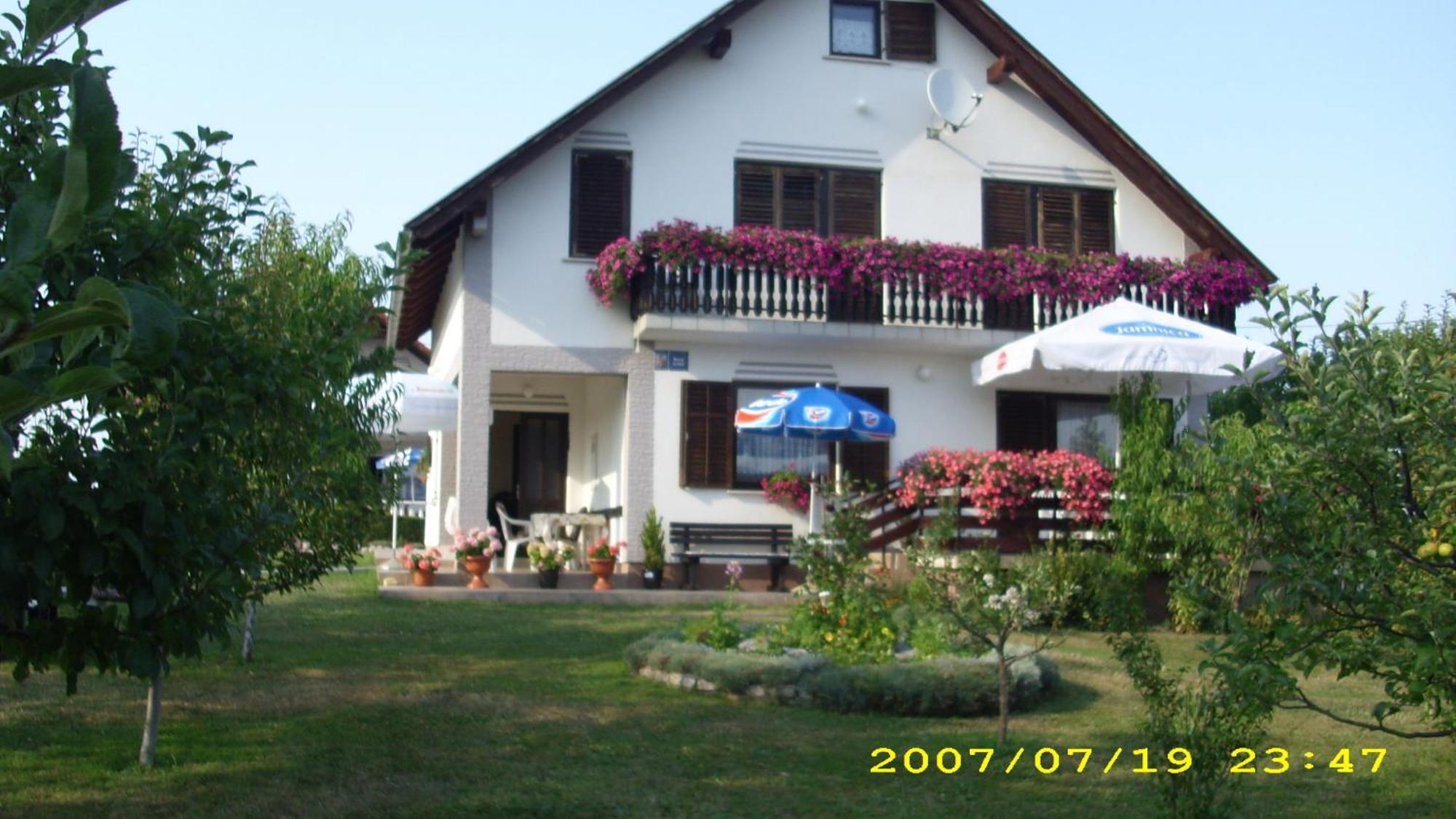 Guest House Adrijana Selište Drežničko Buitenkant foto