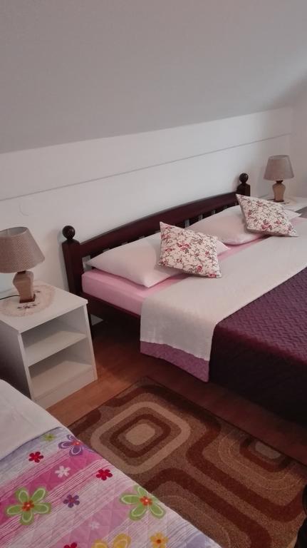 Guest House Adrijana Selište Drežničko Buitenkant foto