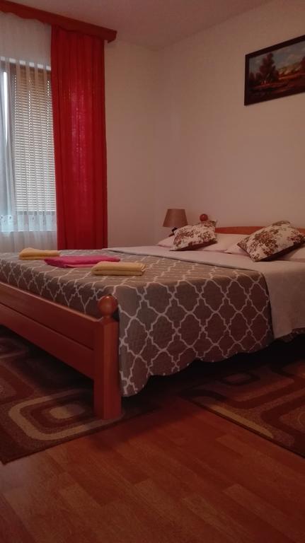 Guest House Adrijana Selište Drežničko Buitenkant foto