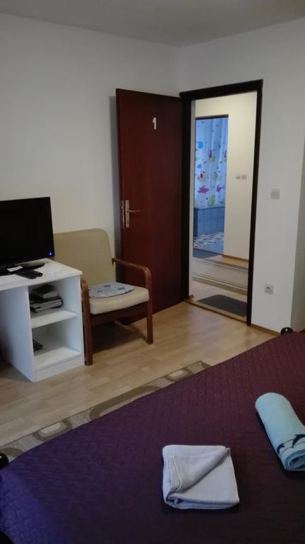 Guest House Adrijana Selište Drežničko Buitenkant foto